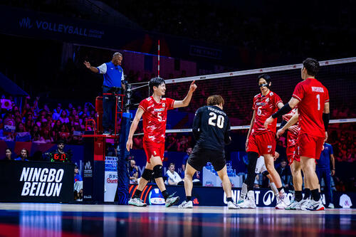 バレーボール・ネーションズリーグ（VNL）日本代表対スロベニア、男子３位決定戦（C）Volleyball World