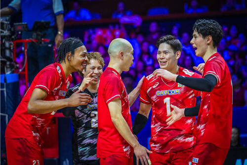 バレーボール・ネーションズリーグ（VNL）日本代表対スロベニア、男子３位決定戦（C）Volleyball World