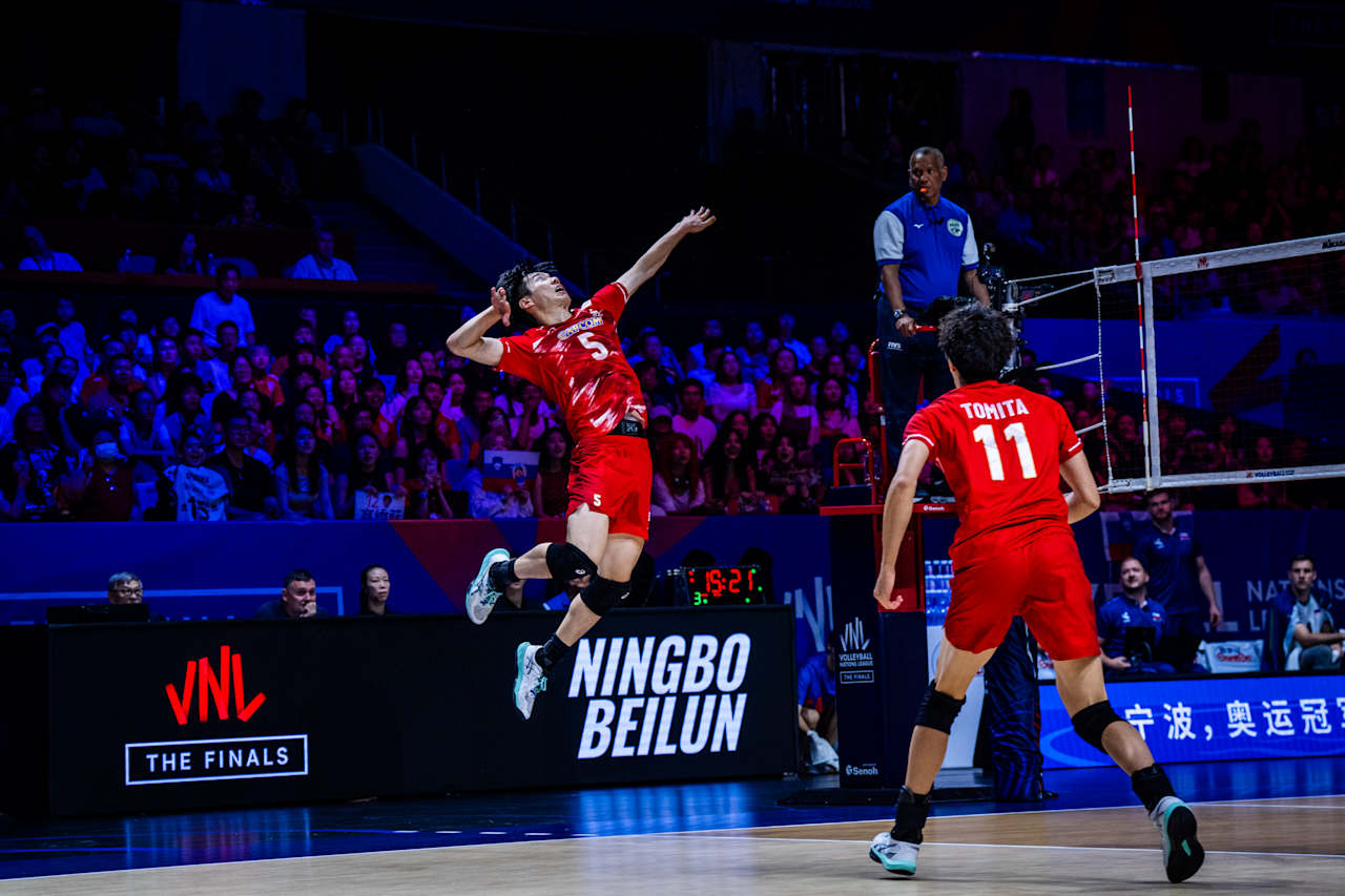 バレーボール・ネーションズリーグ（VNL）日本代表対スロベニア、男子３位決定戦（C）Volleyball World