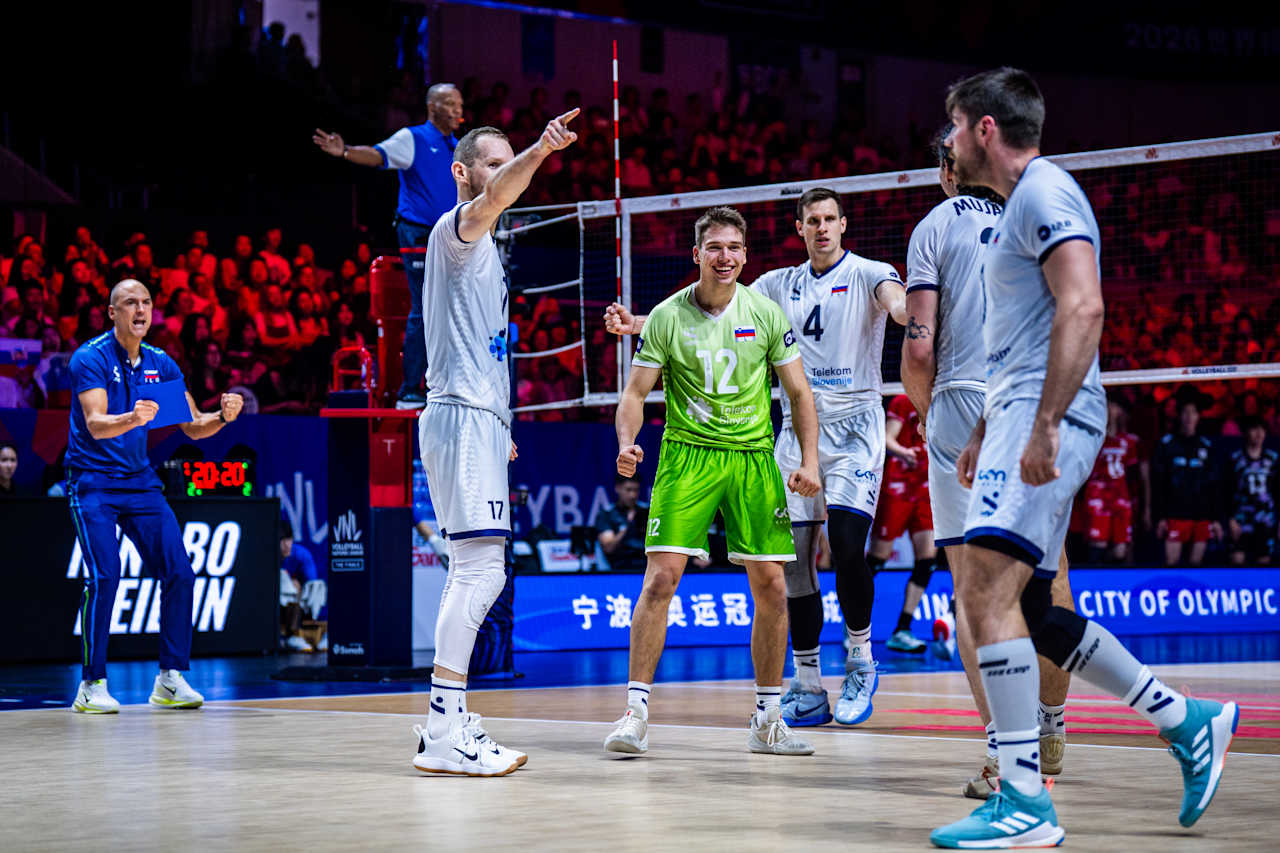 バレーボール・ネーションズリーグ（VNL）日本代表対スロベニア、男子３位決定戦（C）Volleyball World