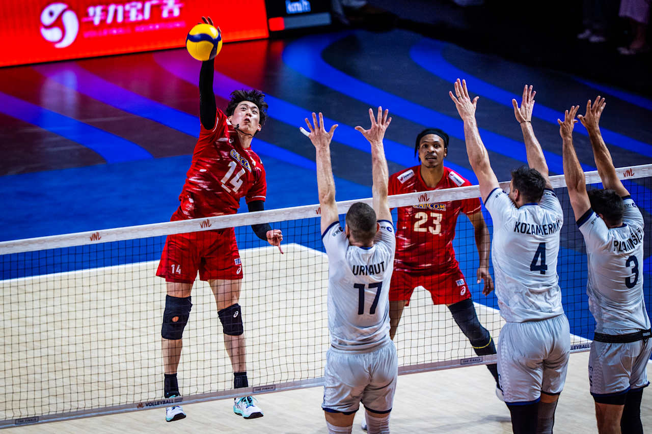 バレーボール・ネーションズリーグ（VNL）日本代表対スロベニア、男子３位決定戦（C）Volleyball World