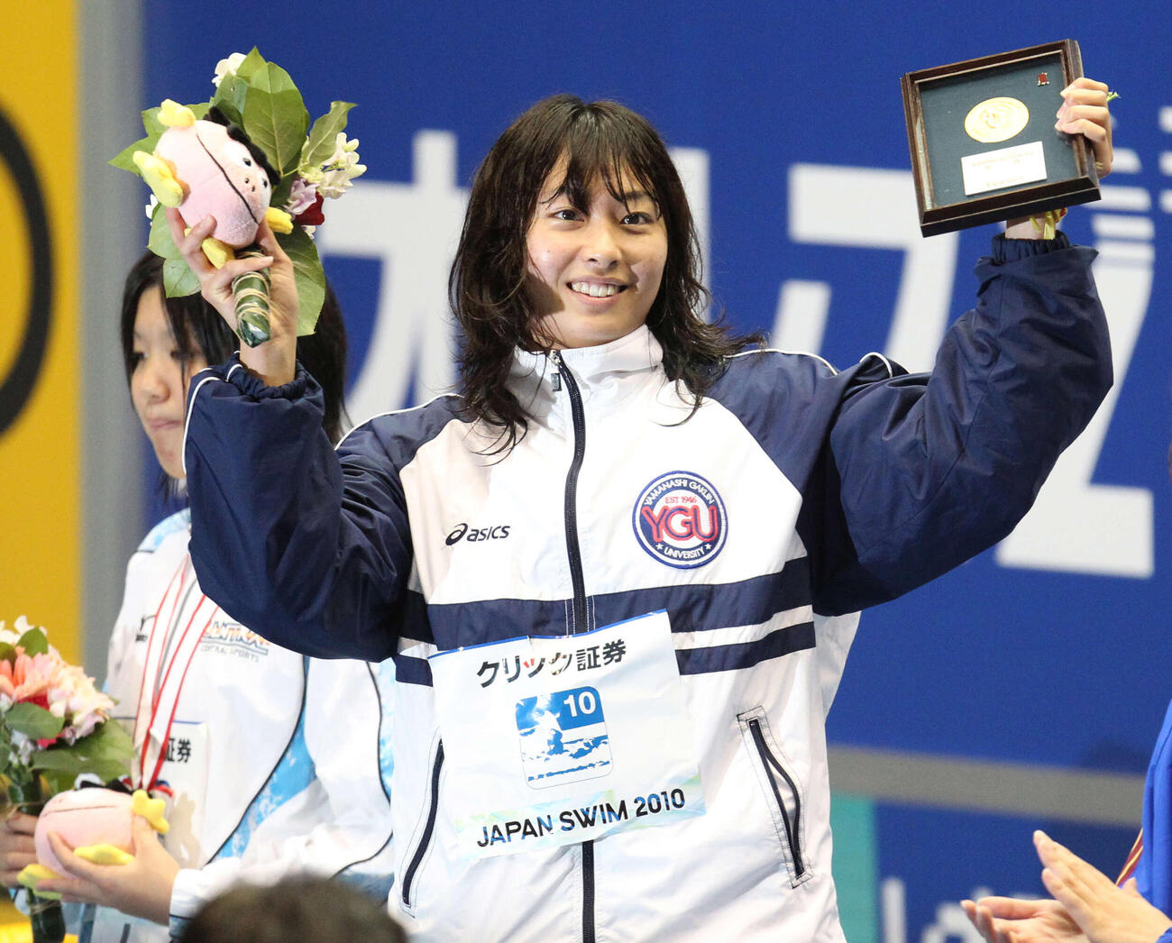 2010年の競泳日本選手権女子100メートル平泳ぎで優勝した鈴木聡美