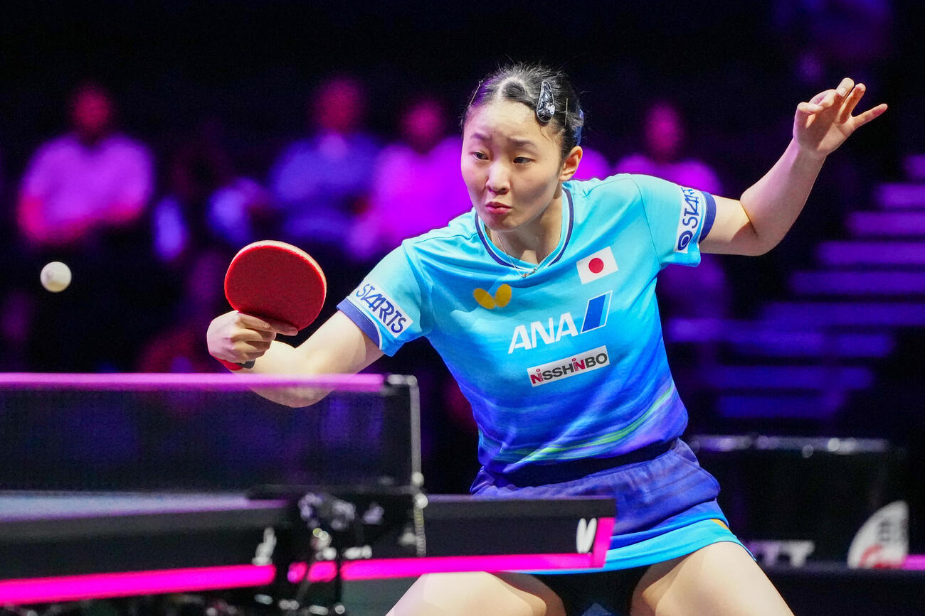 女子シングルス1回戦で橋本帆乃香と対戦する張本美和（撮影・江口和貴）
