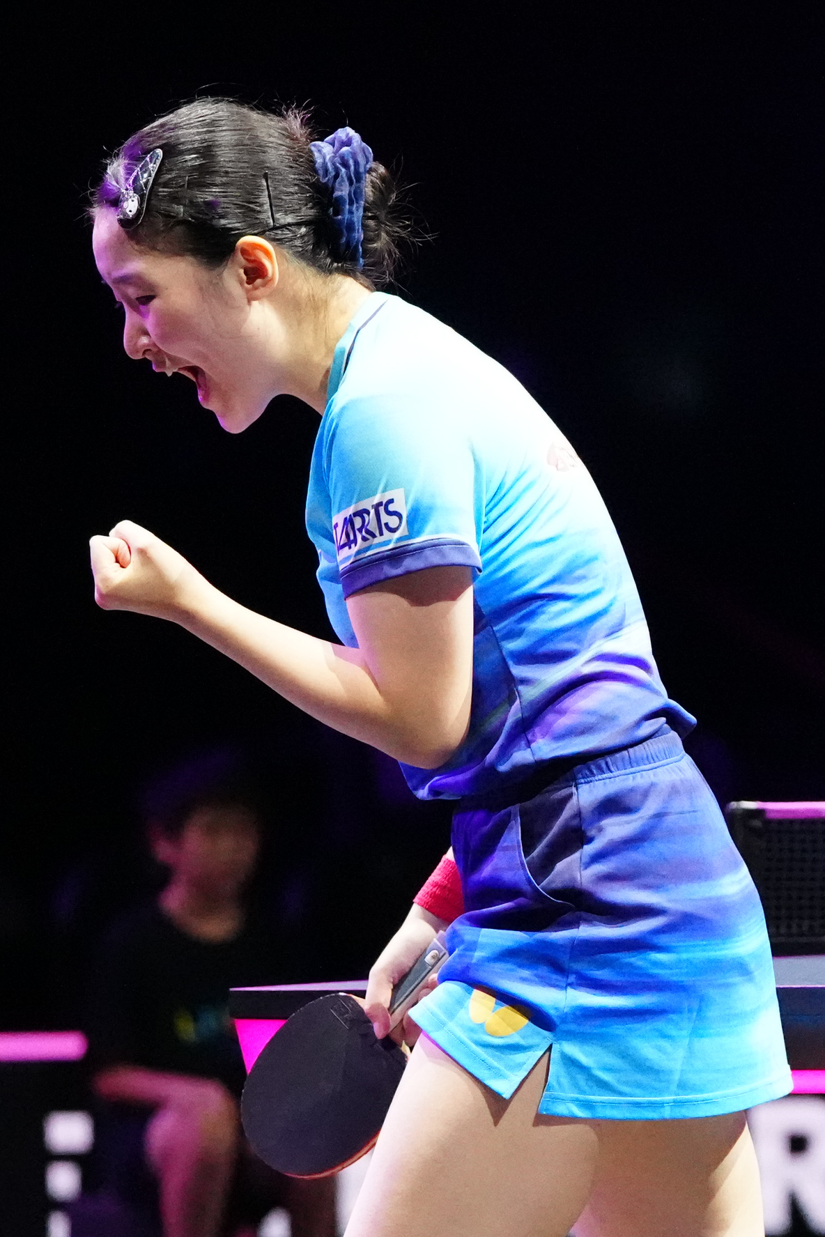女子シングルス2回戦　第5ゲーム、中国の陳熠からポイントを奪い、ガッツポーズを見せる張本美和（撮影・江口和貴）