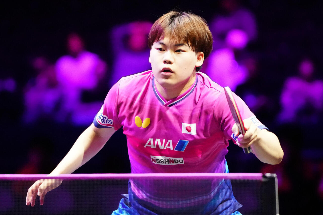 男子シングルス2回戦でデンマークのリンと対戦する松島輝空（撮影・江口和貴）