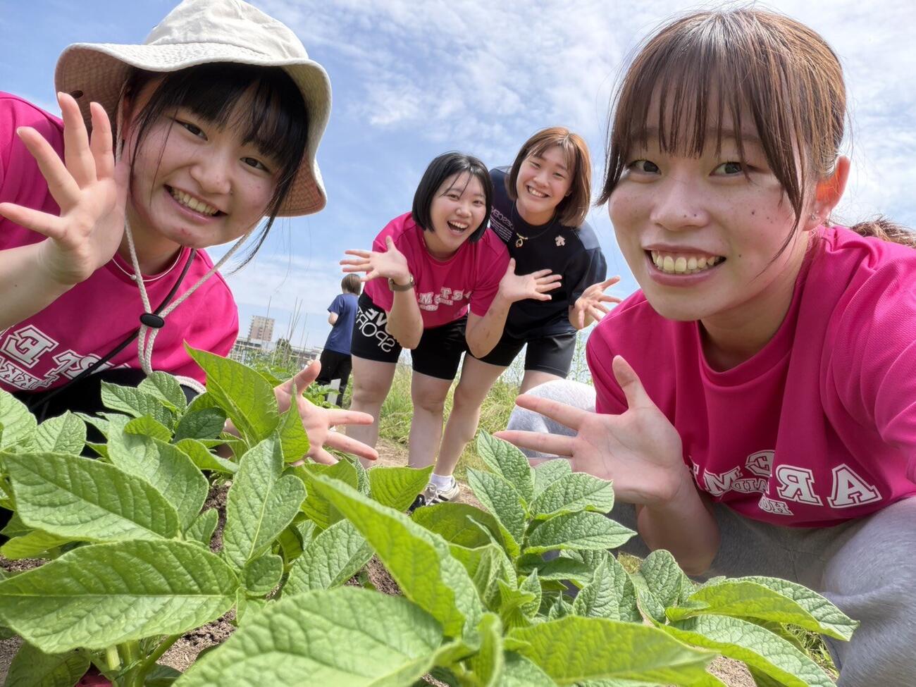 アルテミス北海道の鳥本香琳（右）