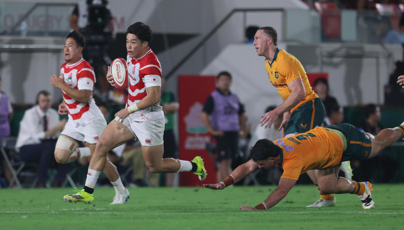 日本対オーストラリア　後半、独走トライを決める植田和磨（撮影・水谷安孝）