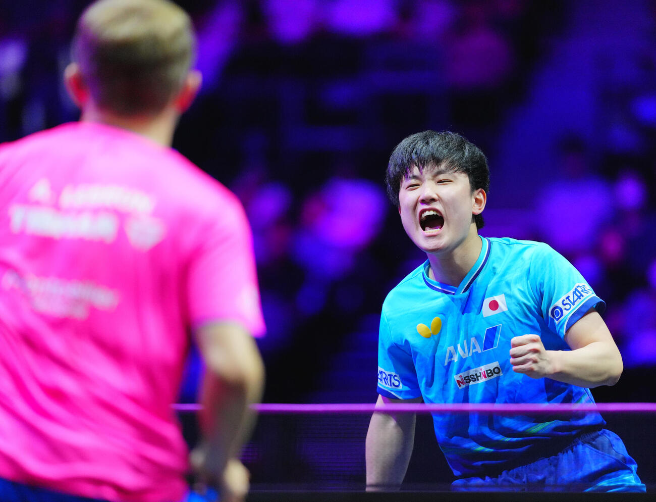 男子準々決勝でアレクシス・ルブランと対戦する張本智和（撮影・垰建太）