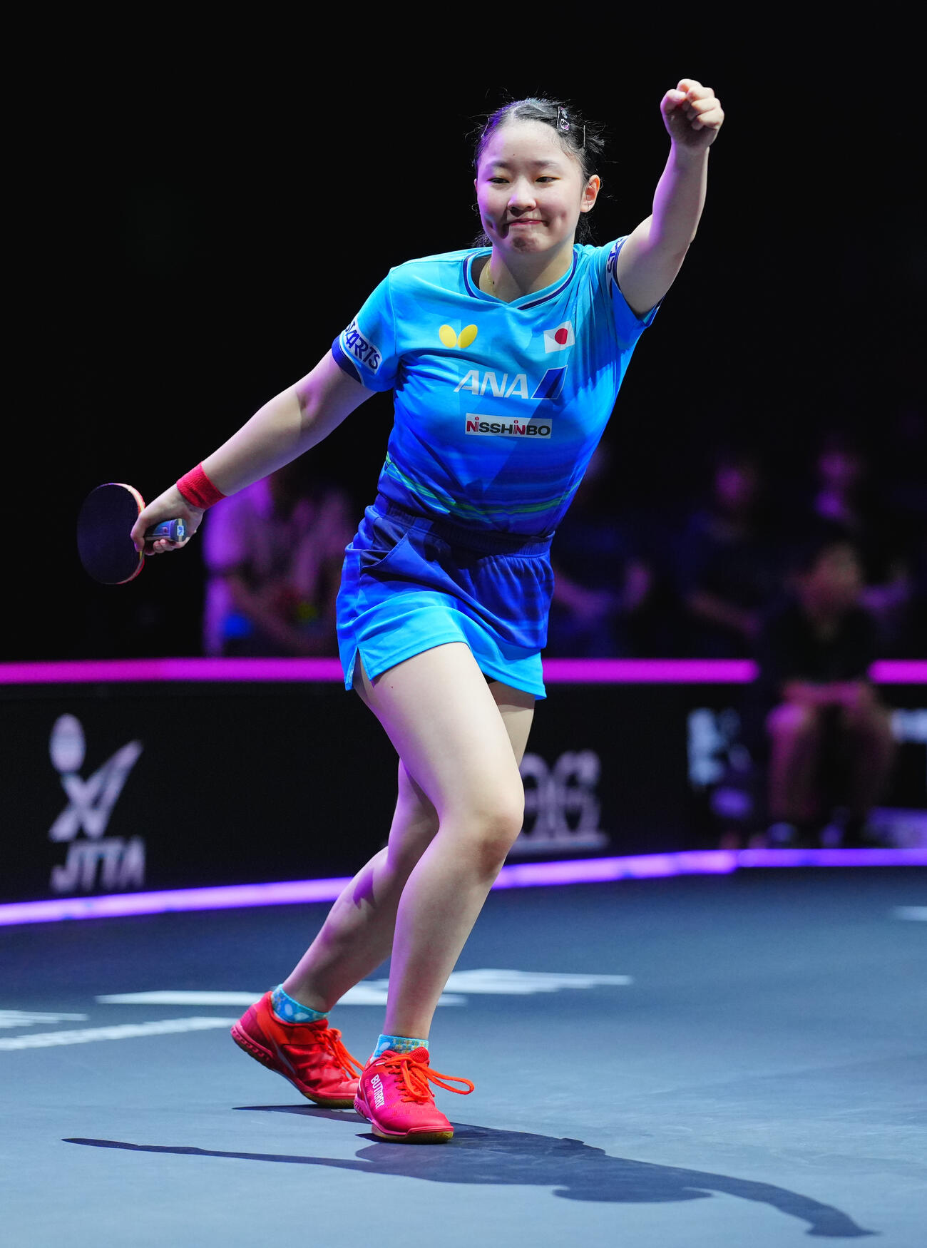 女子準々決勝でシン・ユビンに勝利しガッツポーズする張本美和（撮影・垰建太）