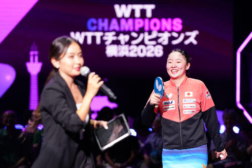 女子準決勝で王芸迪に勝利した張本美和（右）（撮影・江口和貴）