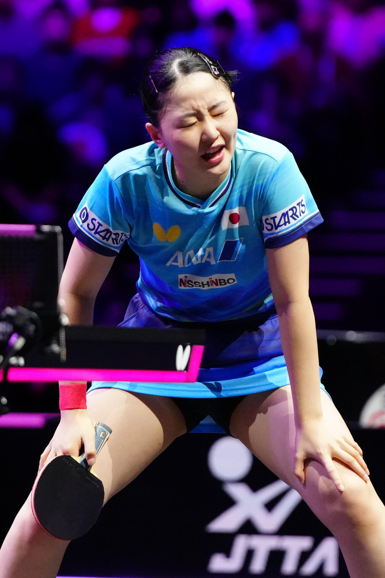 女子準決勝　第2ゲーム、王芸迪にポイントを奪れた張本美和（撮影・江口和貴）
