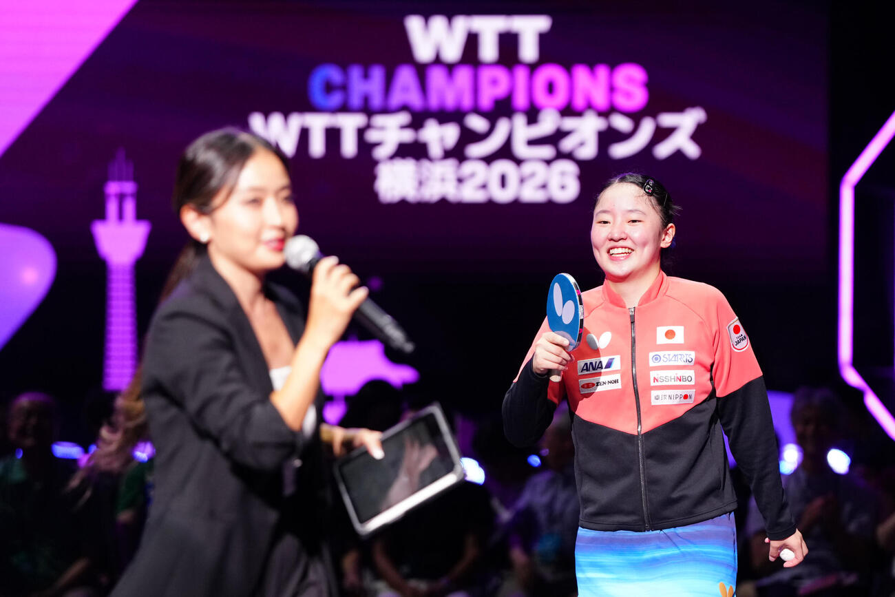 女子準決勝で王芸迪に勝利した張本美和（右）（撮影・江口和貴）
