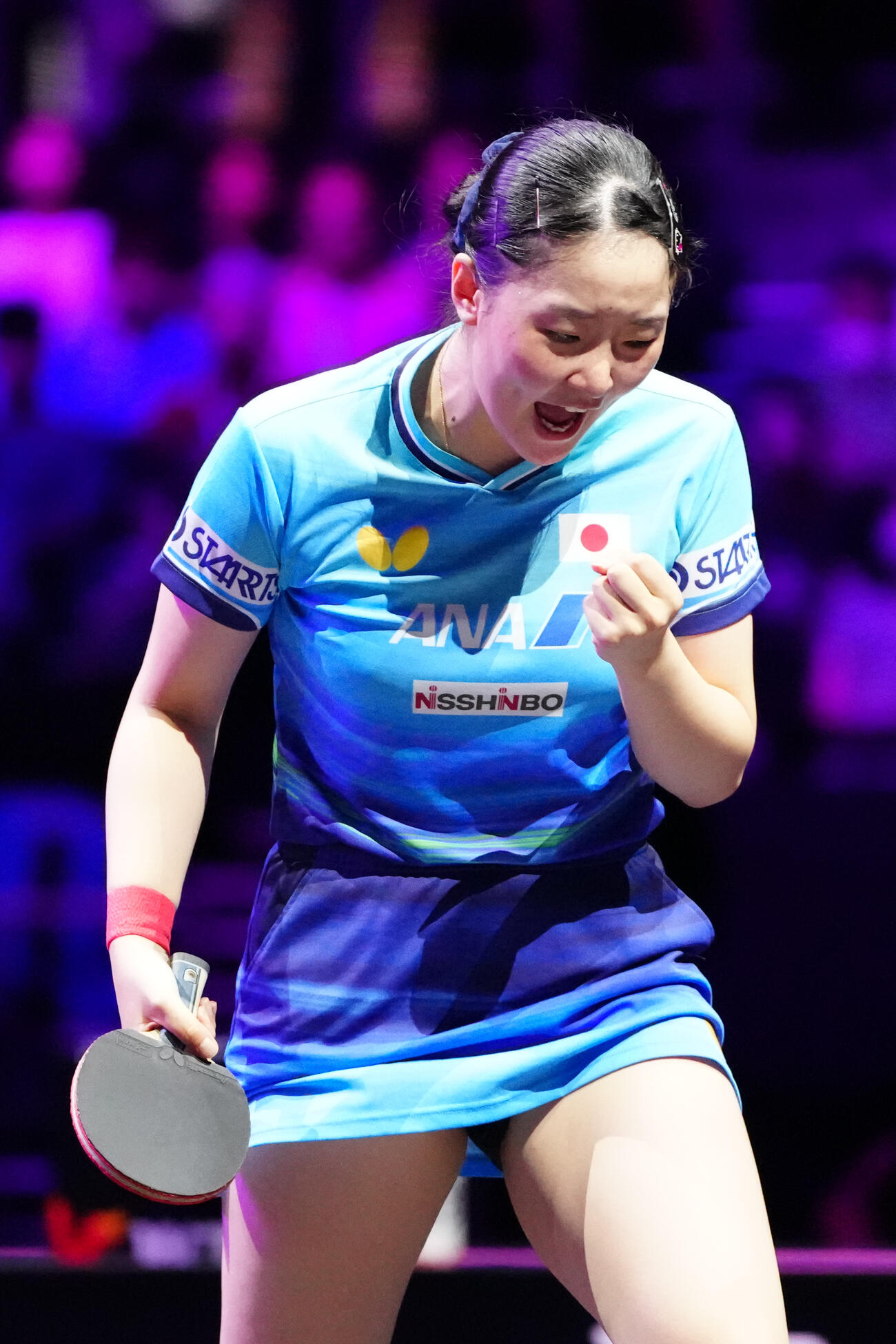 王芸迪と対戦する女子準決勝の第6ゲーム、ポイントを奪いガッツポーズを見せる張本美和（撮影・江口和貴）