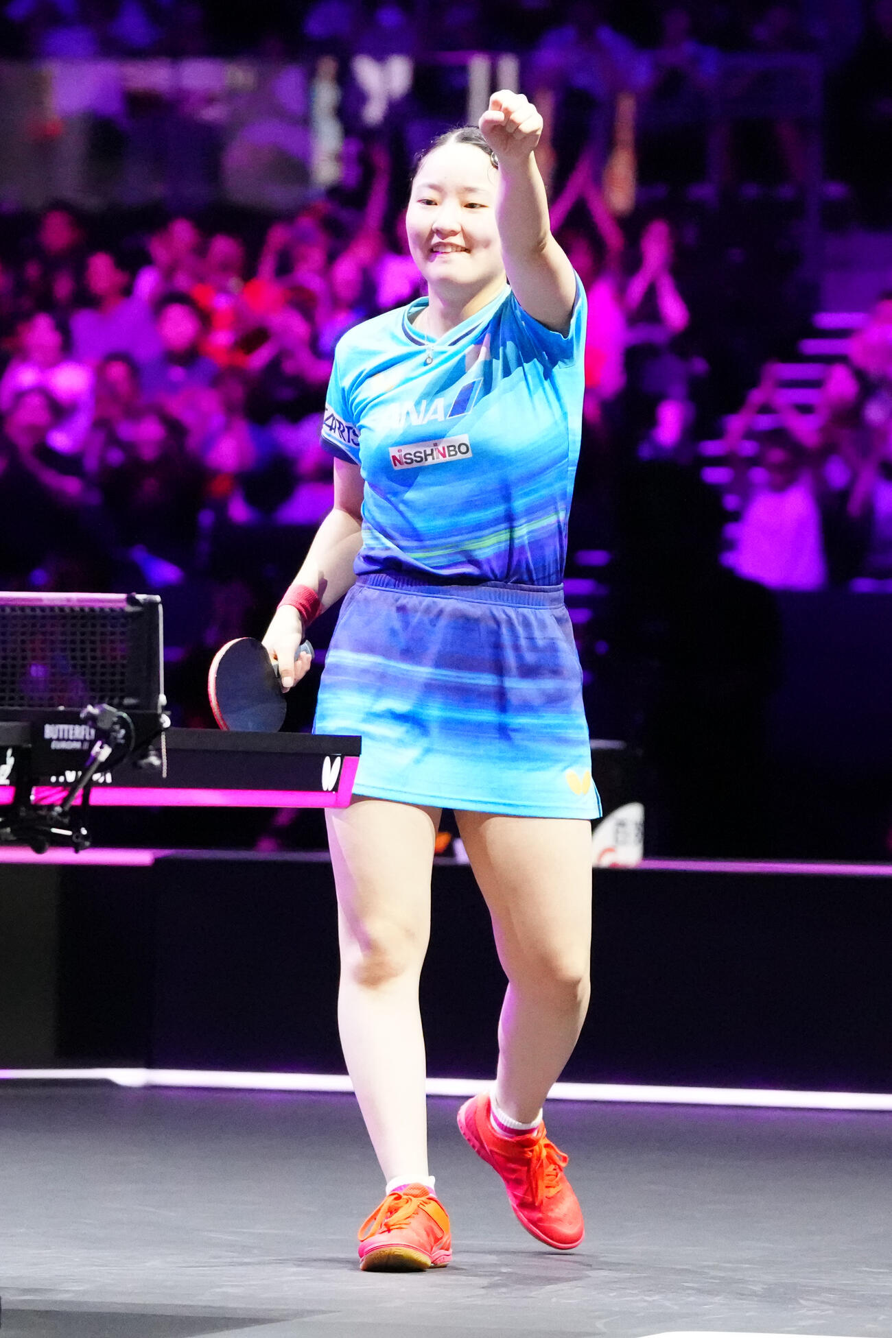 女子準決勝で王芸迪に勝利し、ガッツポーズを見せる張本美和（撮影・江口和貴）