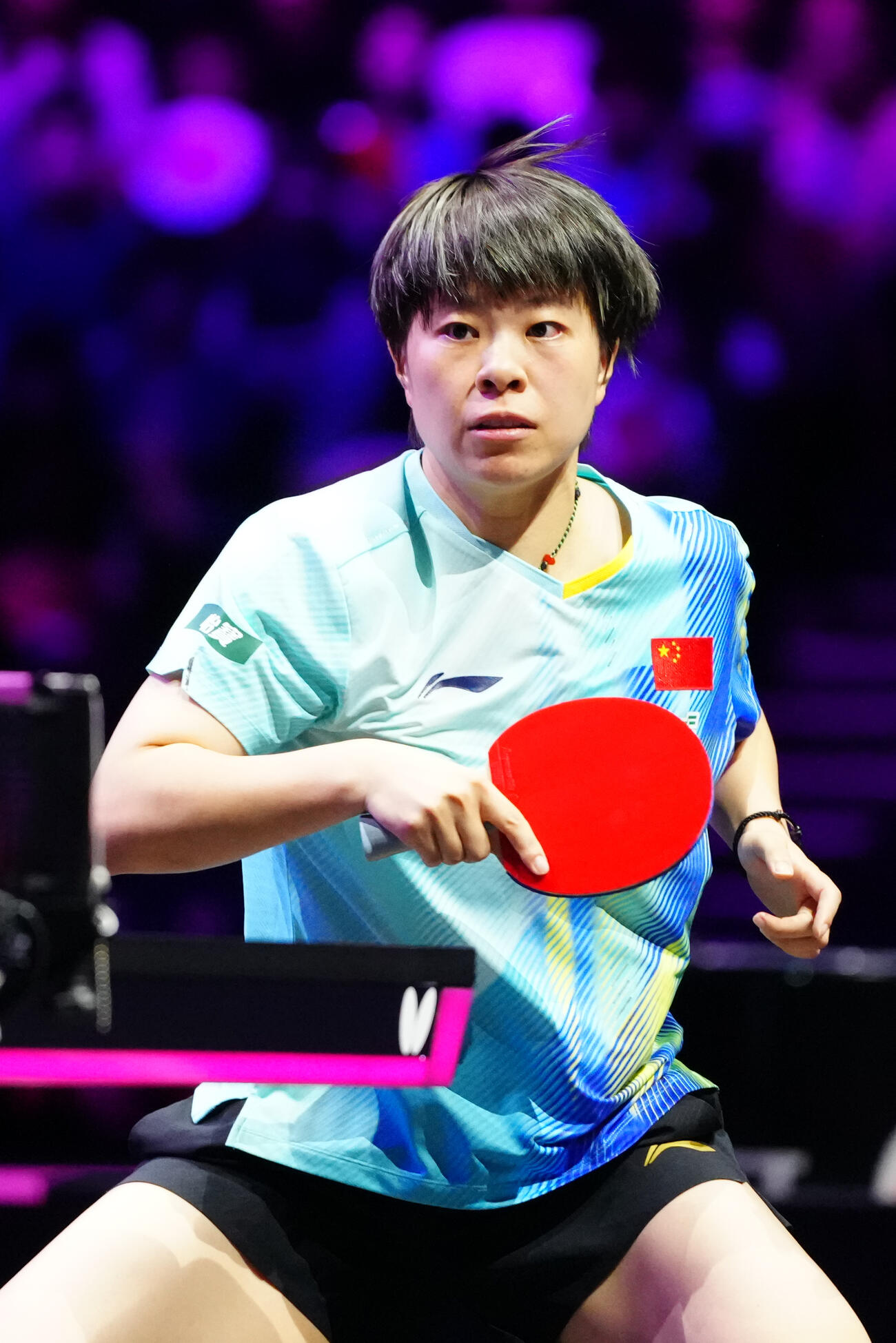女子準決勝で張本美和と対戦する王芸迪（撮影・江口和貴）