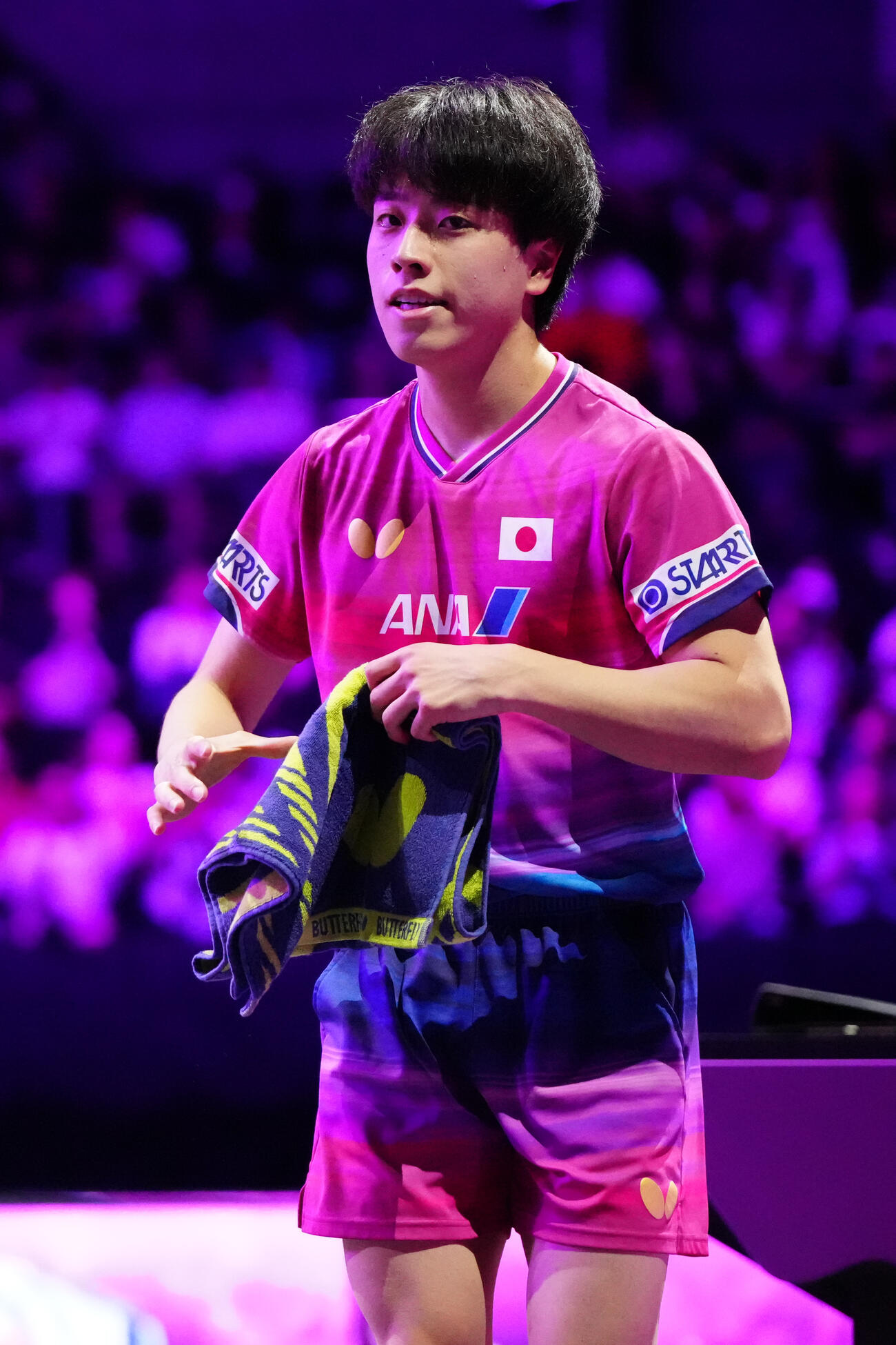 韓国のオ・ジュンソンと対戦する男子準決勝の第3ゲームを奪った篠塚大登（撮影・江口和貴）