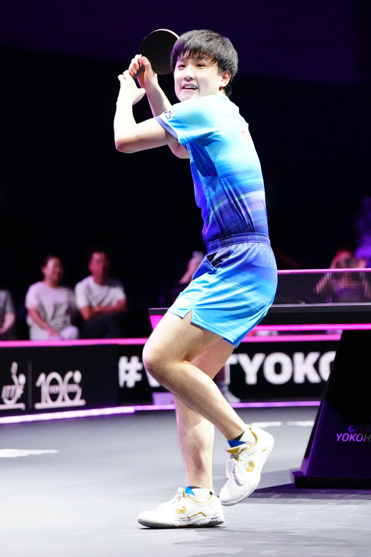 男子決勝で韓国のオ・ジュンソンを破り、優勝し打撃ポーズを見せる張本智和（撮影・江口和貴）