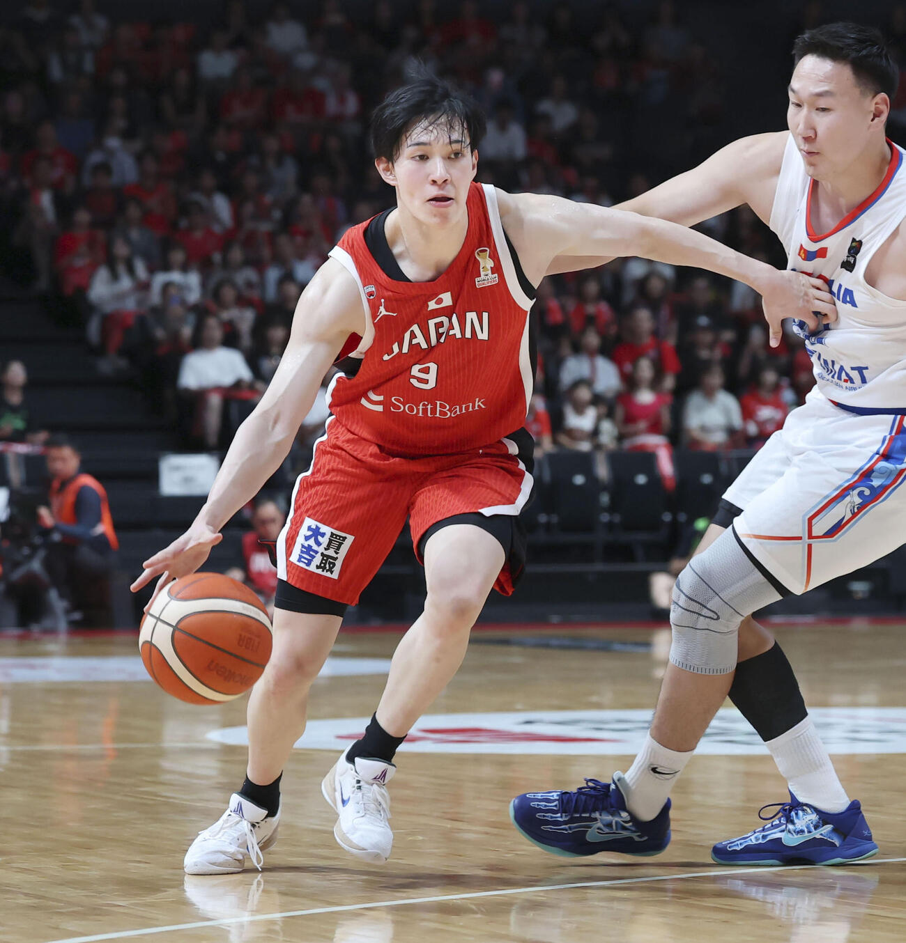 日本対モンゴル　第4クオーター、攻め込む小川（共同）