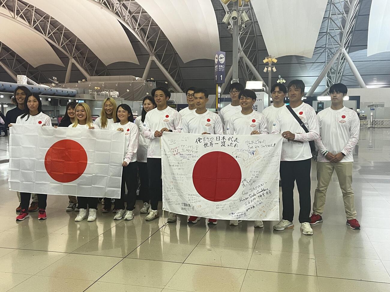 フラッグフットボール男女日本代表（2024年8月23日撮影）