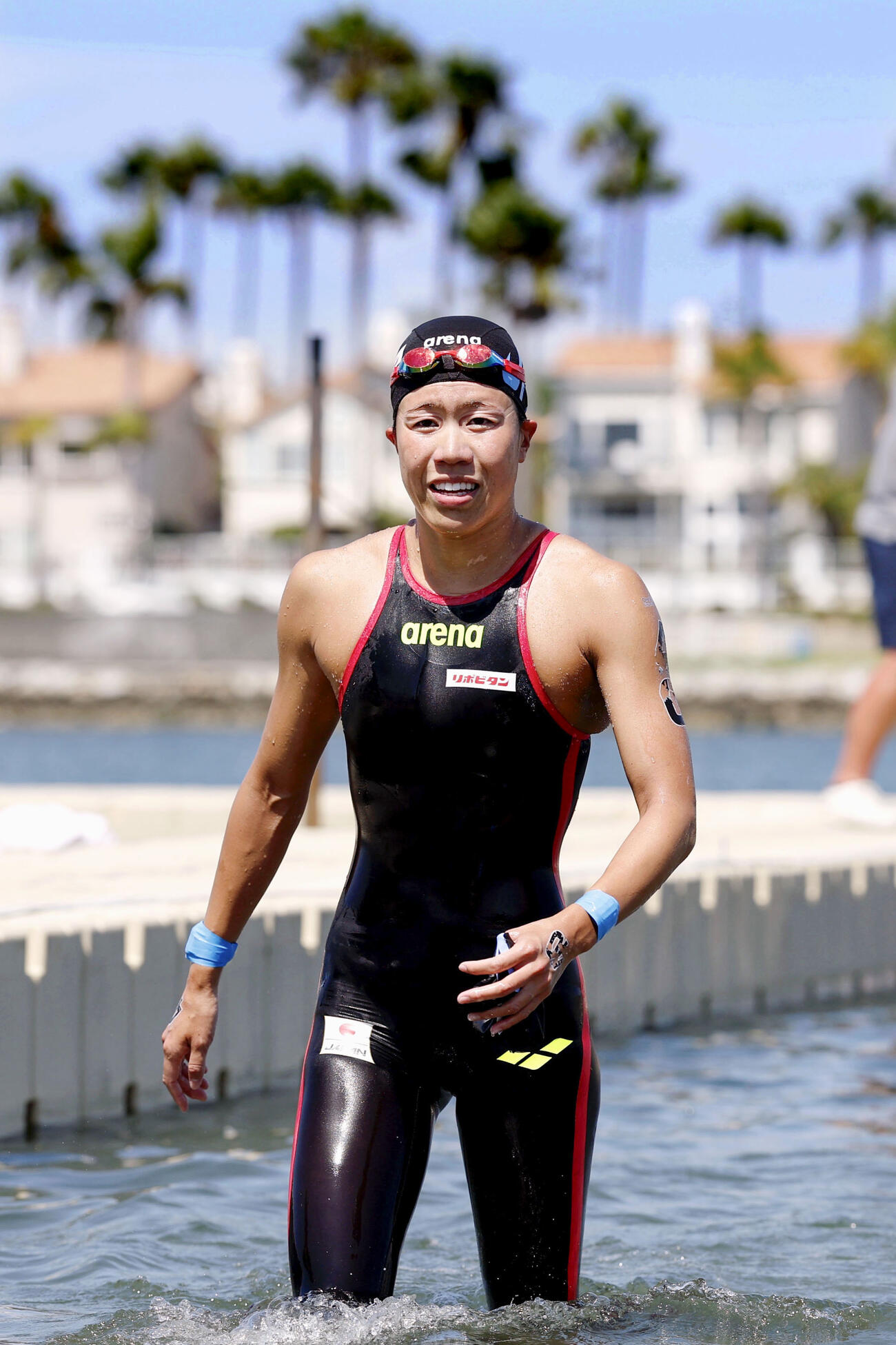 女子10キロ　2位でゴールした蝦名愛梨＝ロングビーチ（共同）