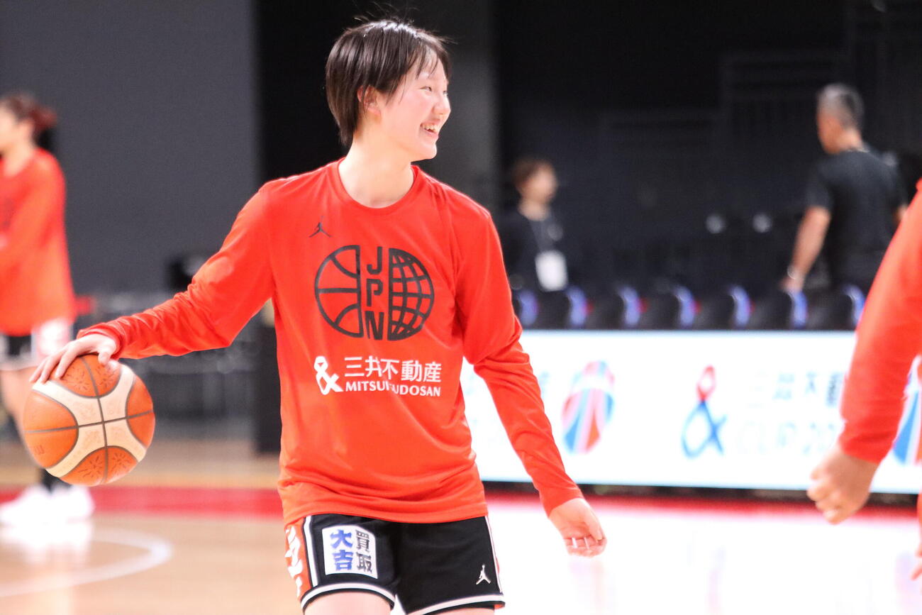 練習に参加するバスケットボール女子日本代表の田中こころ