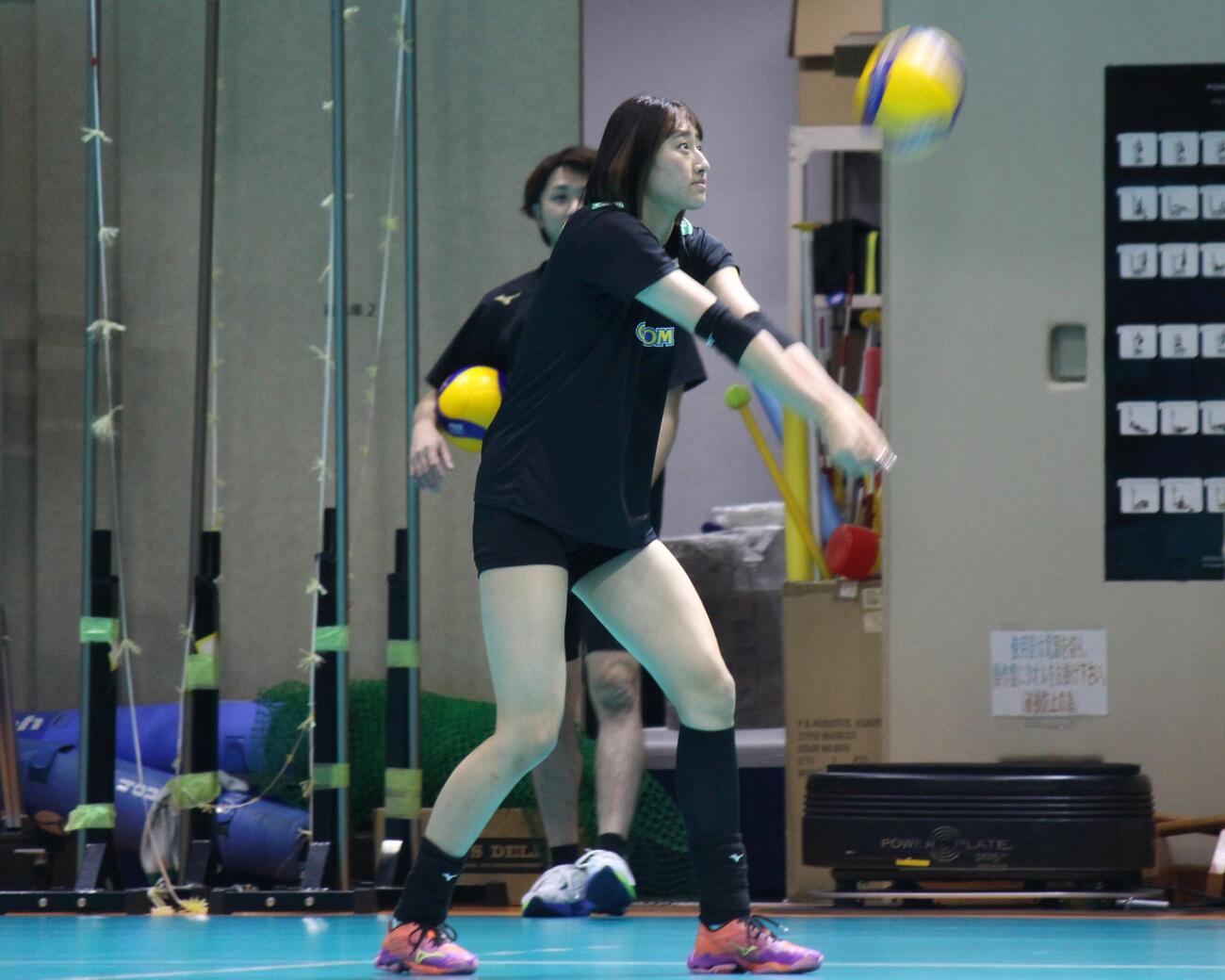 練習を公開したバレーボール女子日本代表の秋本美空