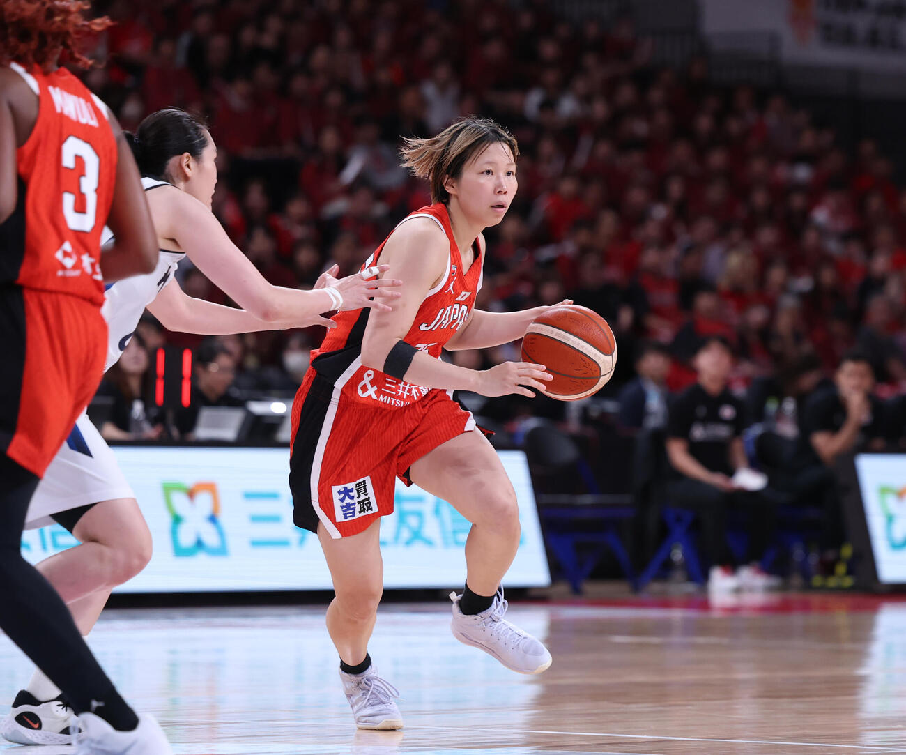 日本対韓国　4Q、ドリブルで攻める東藤なな子（撮影・増田悦実）
