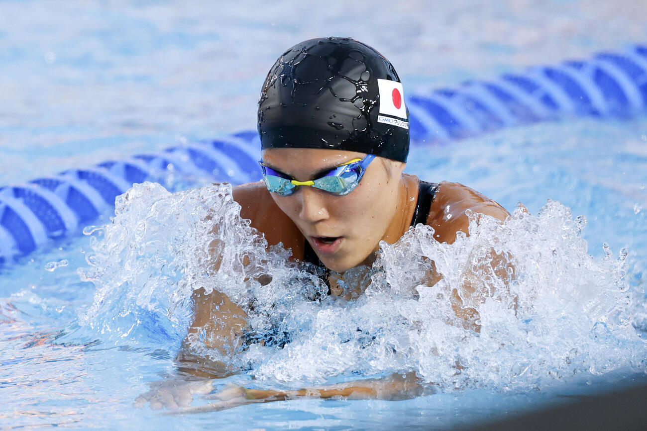 女子400メートル個人メドレー決勝　平泳ぎで力泳する小堀倭加＝アーバイン（共同）