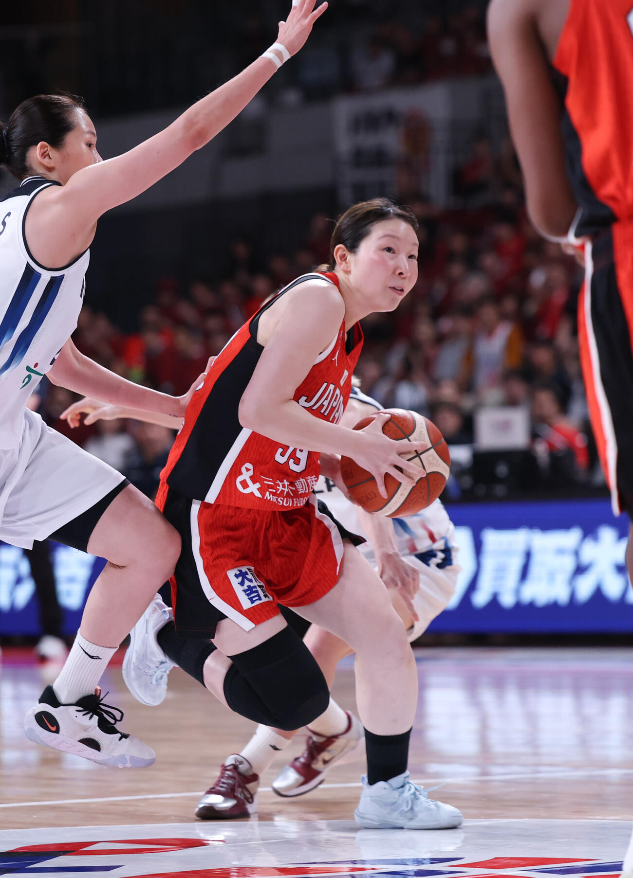 日本対韓国　1Q、ドリブルで攻める星杏璃（撮影・増田悦実）