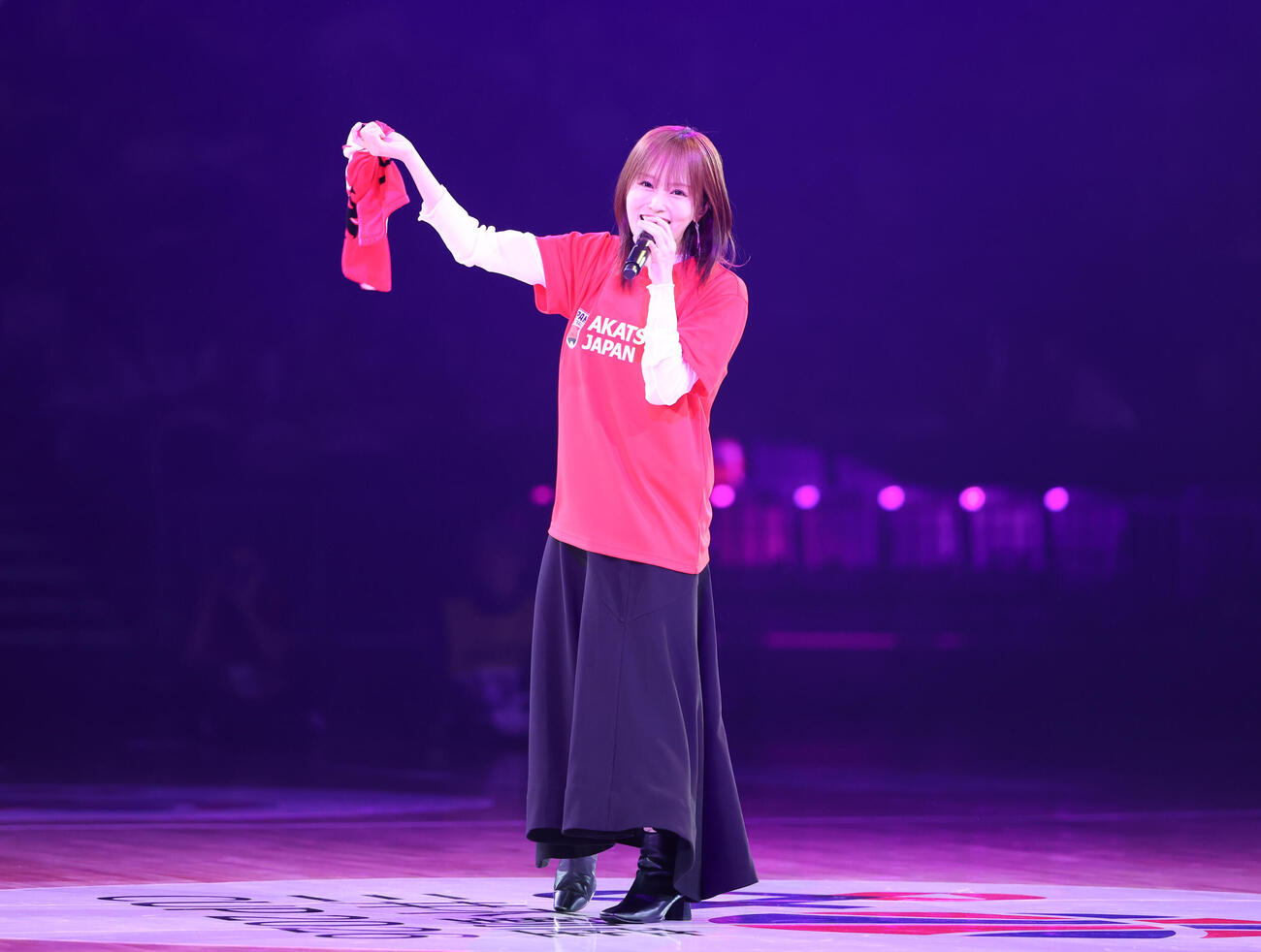 日本対韓国　試合前パフォーマンスをする山本彩（撮影・増田悦実）