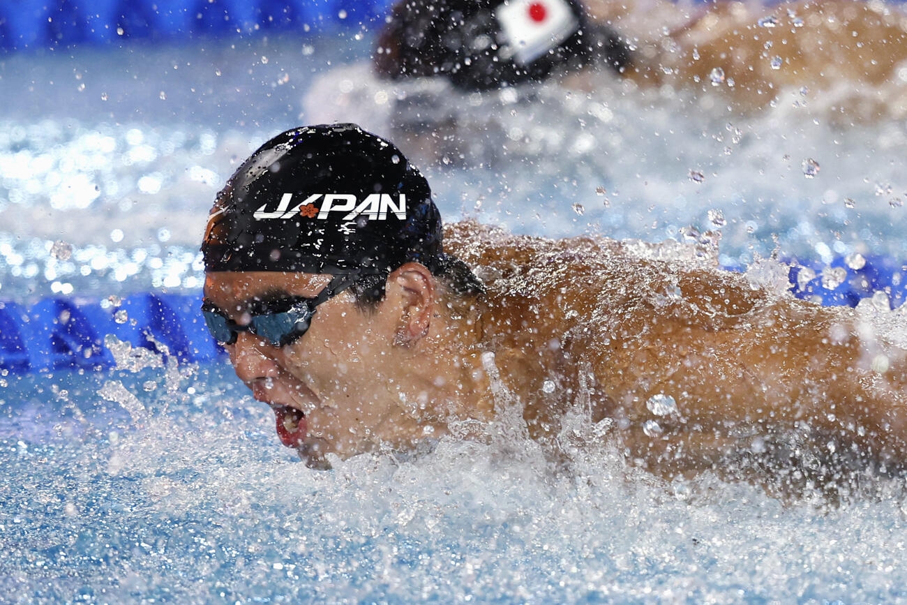 男子100メートルバタフライ決勝　力泳する光永翔音＝アーバイン（共同）