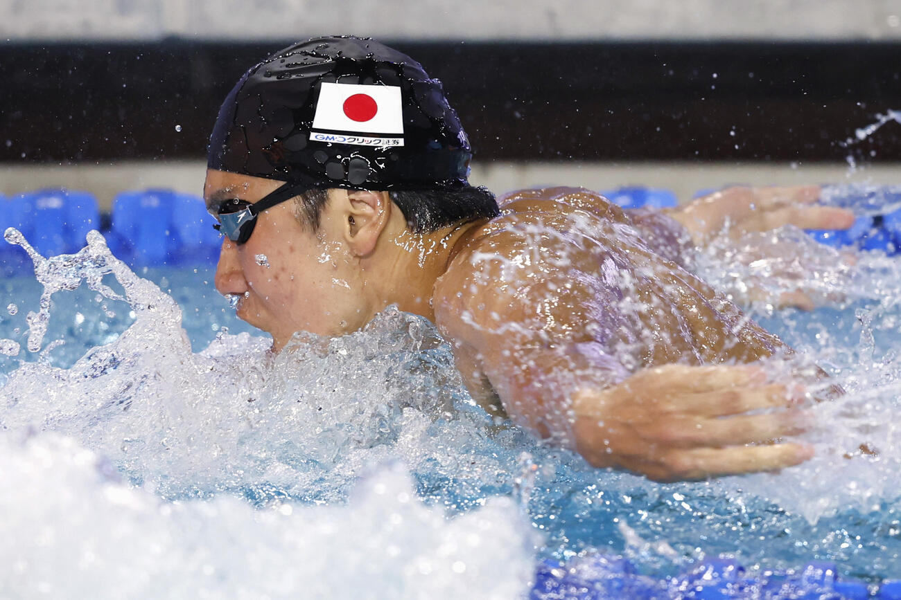 男子100メートルバタフライ決勝　力泳する松元克央＝アーバイン（共同）