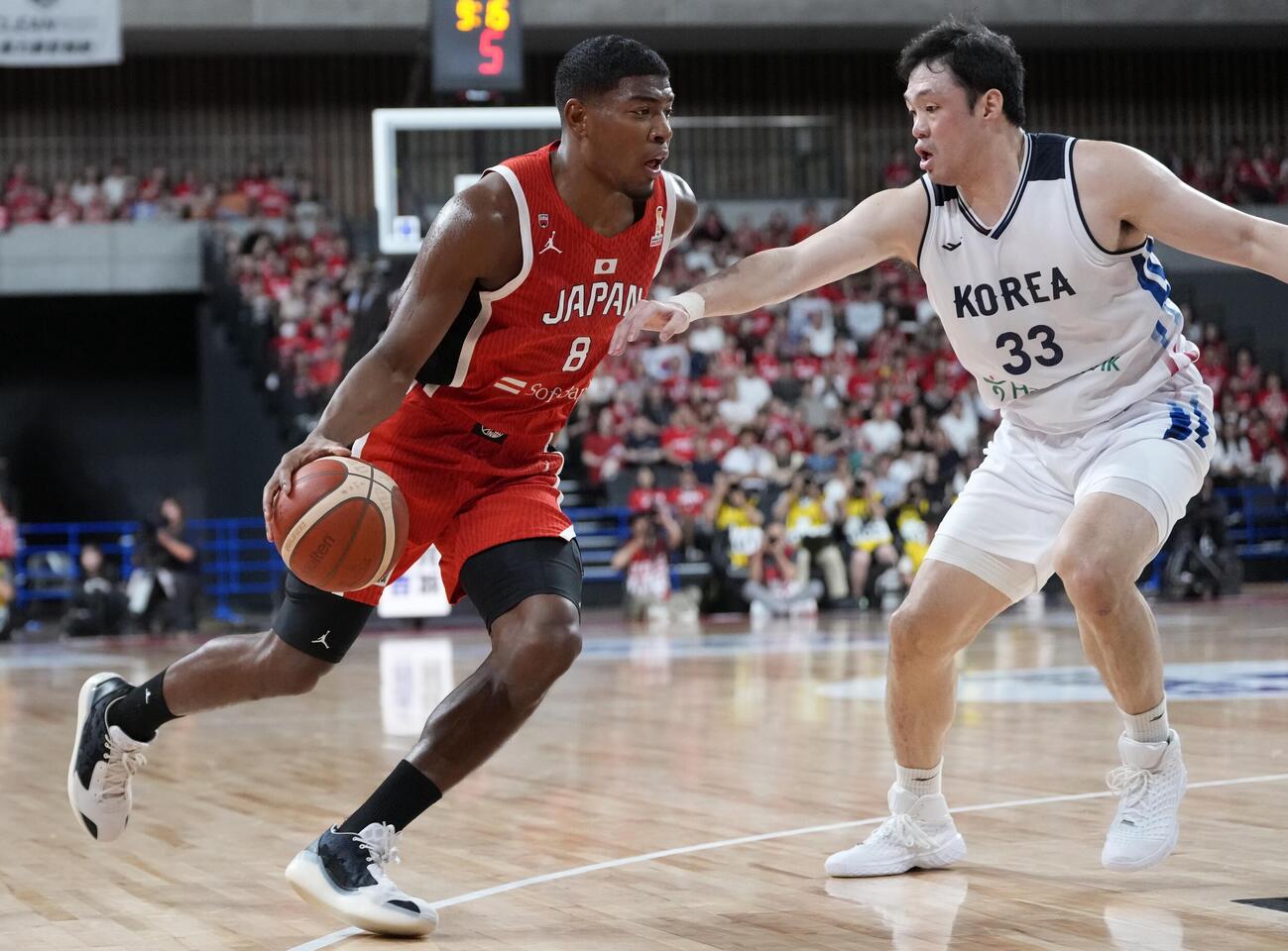 日本対韓国　2Q、ドライブで切り込む八村塁（撮影・小島史椰）
