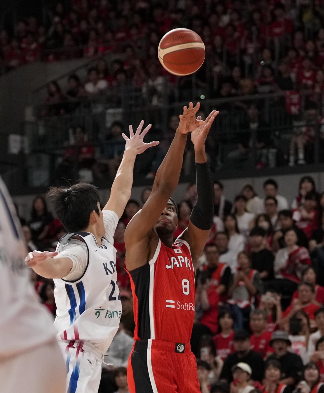 日本対韓国　1Q、3Pを決める八村塁（撮影・小島史椰）