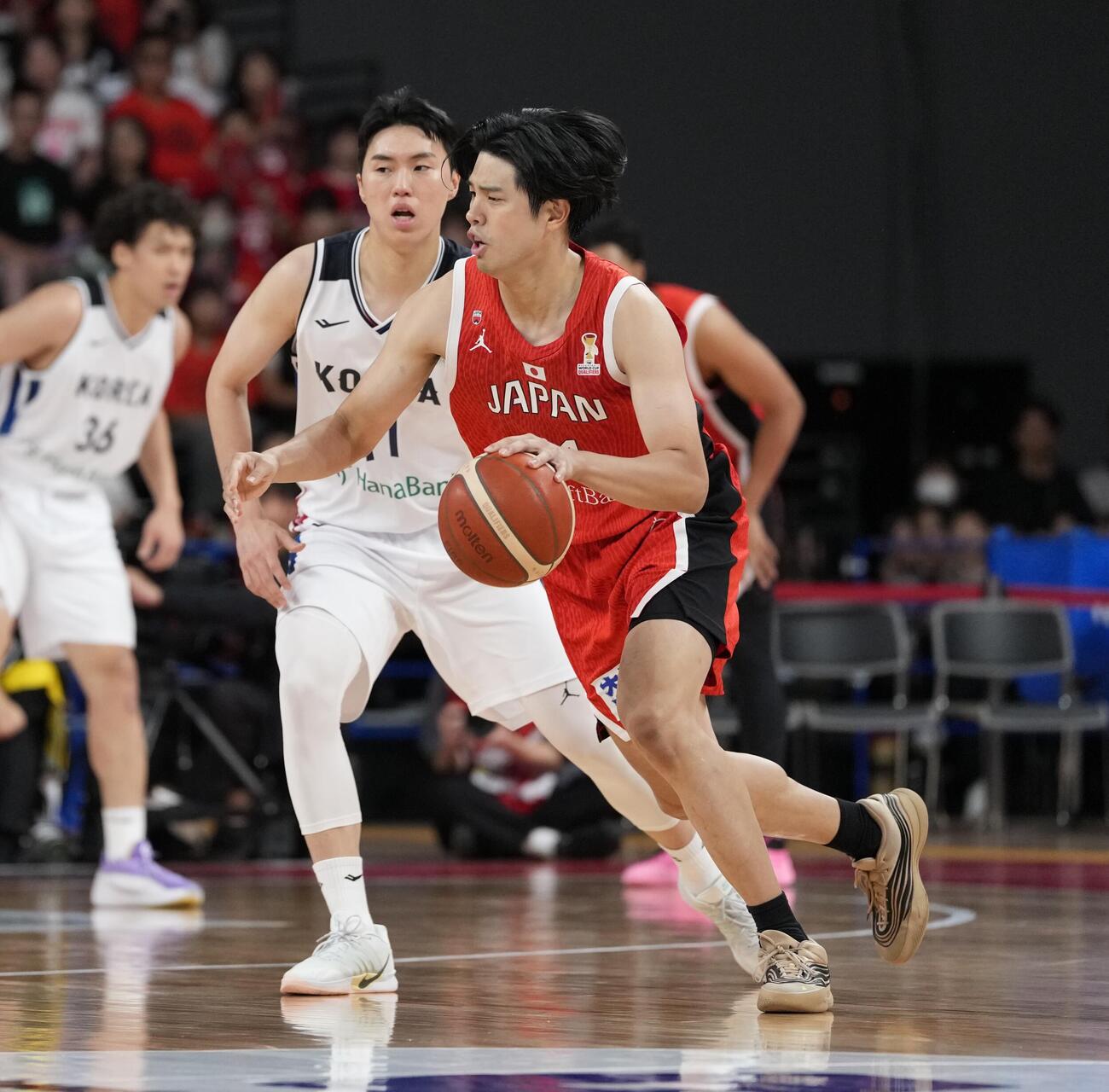 日本対韓国　4Q、ドライブをする吉井裕鷹（撮影・小島史椰）