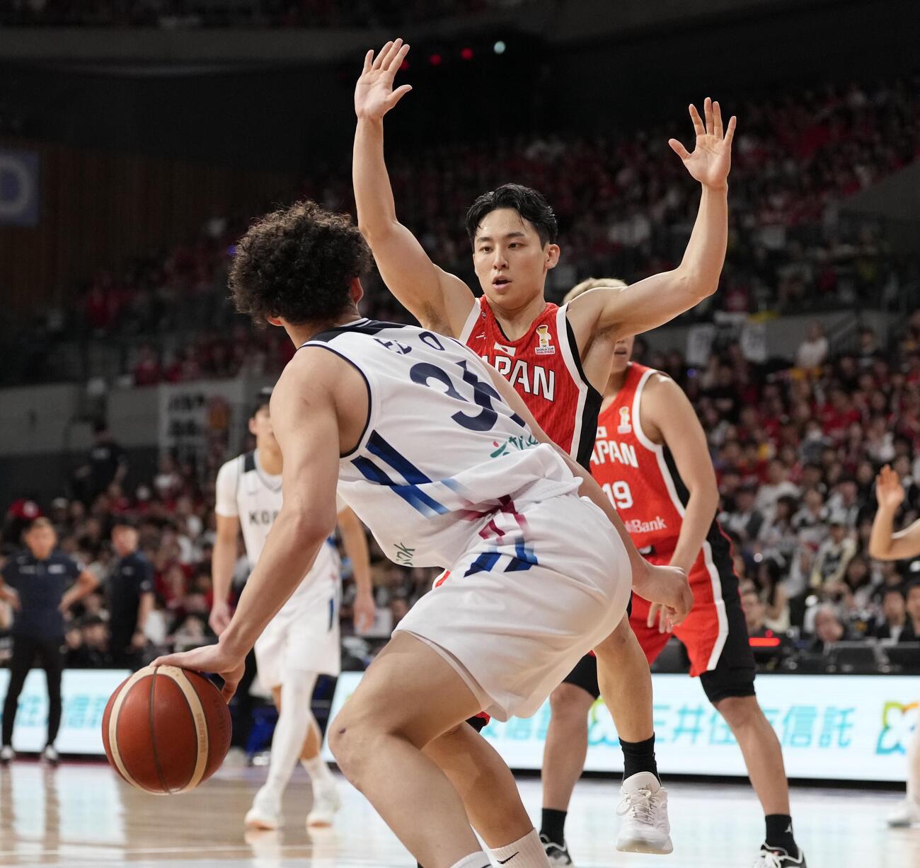 日本対韓国　3Q、激しいディフェンスをする河村勇輝（撮影・小島史椰）