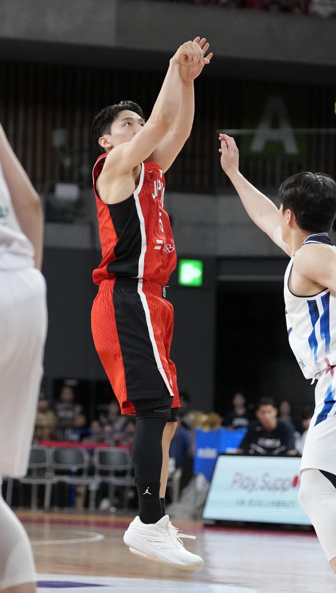 日本対韓国　2Q、3Pを決める河村勇輝（撮影・小島史椰）