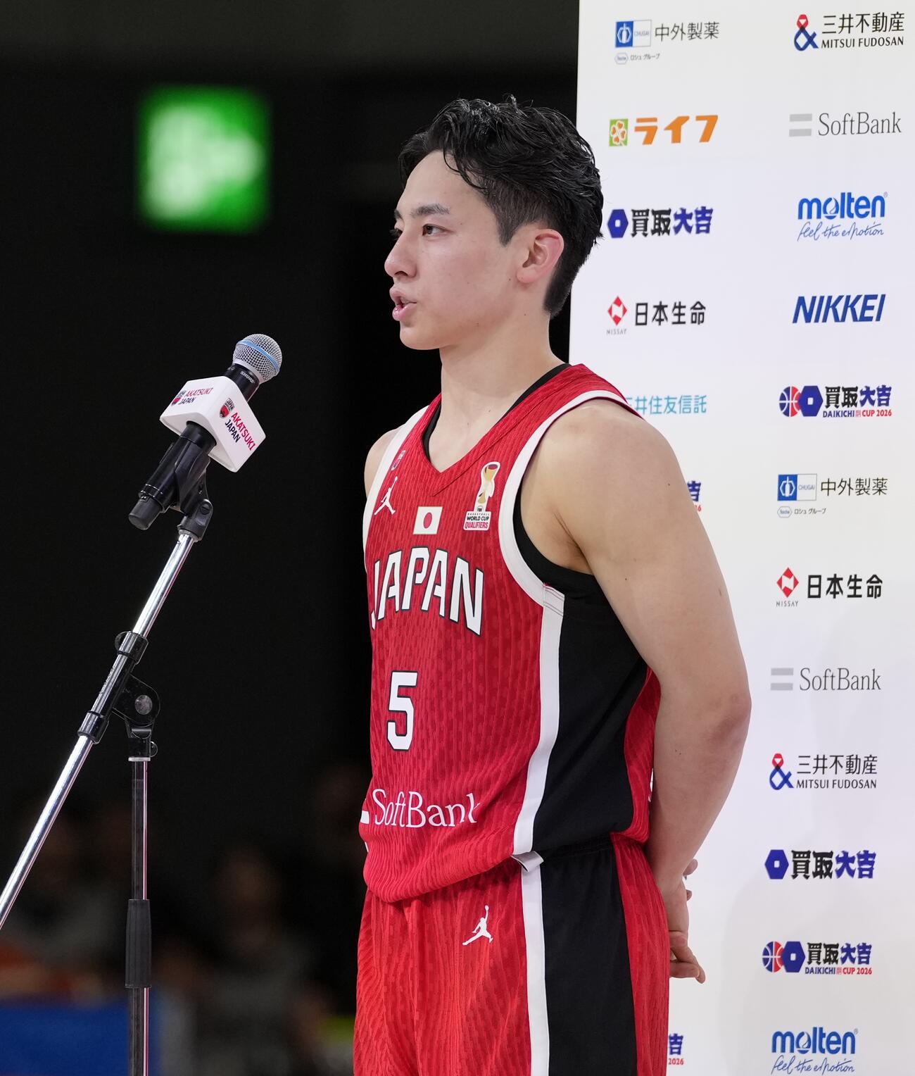 日本対韓国　韓国に勝利しインタビューに応じる河村勇輝（撮影・小島史椰）