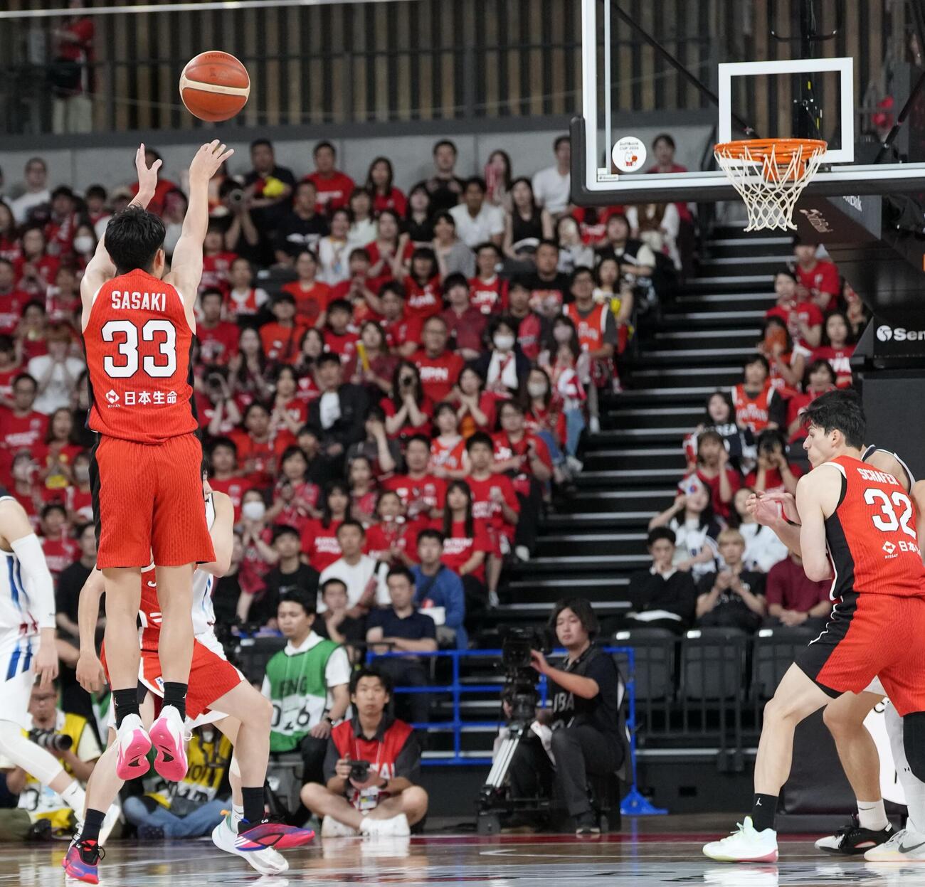 日本対韓国　4Q、スリーポイントシュートを決める佐々木隆成（撮影・小島史椰）