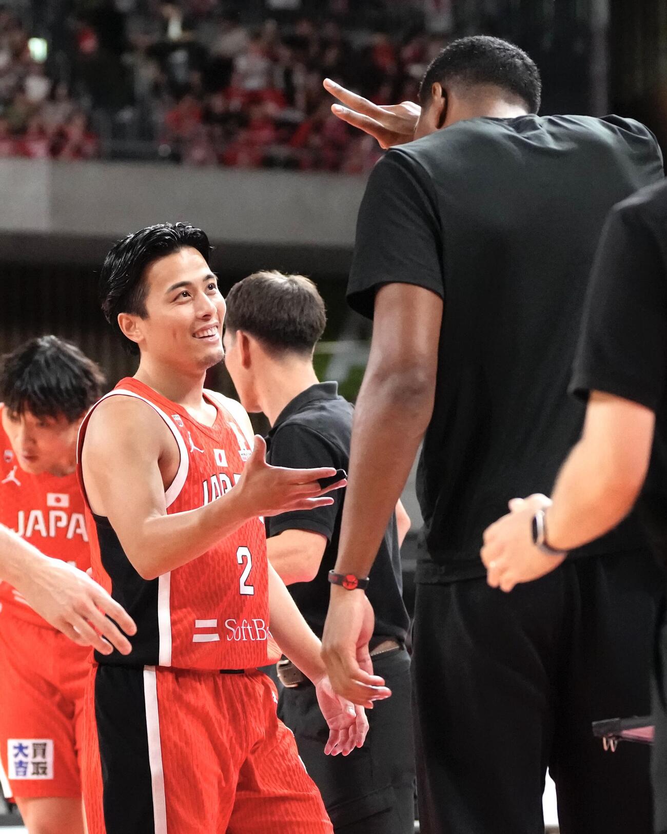 笑顔を見せる八村塁（撮影・小島史椰）