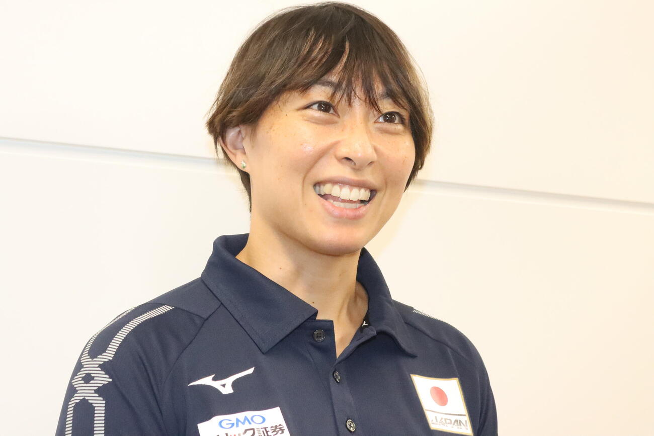 鈴木聡美（2026年8月撮影）