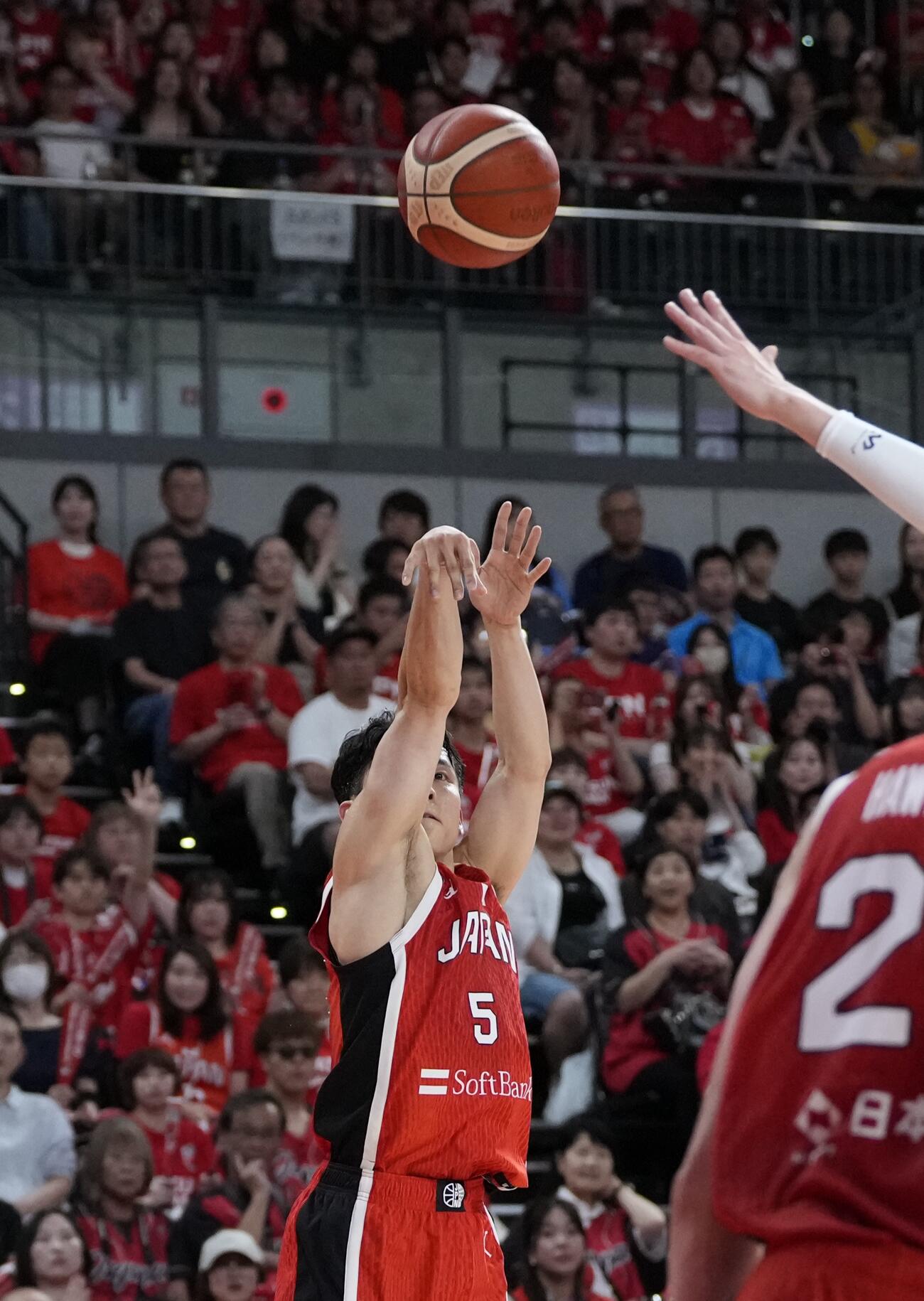 日本対韓国　1Q、スリーポイントシュートを決める河村勇輝（撮影・小島史椰）