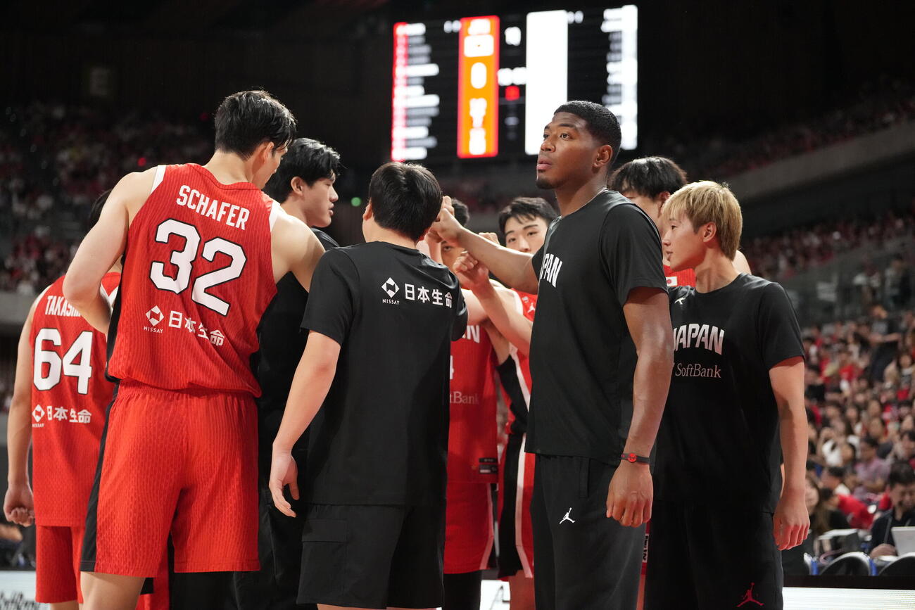 日本対韓国　2Q、円陣を組む日本代表（撮影・小島史椰）