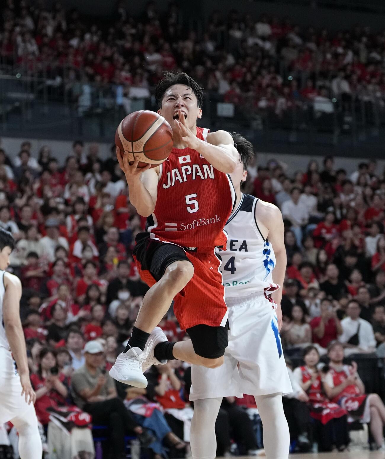 日本対韓国　2Q、シュートを決める河村勇輝（撮影・小島史椰）