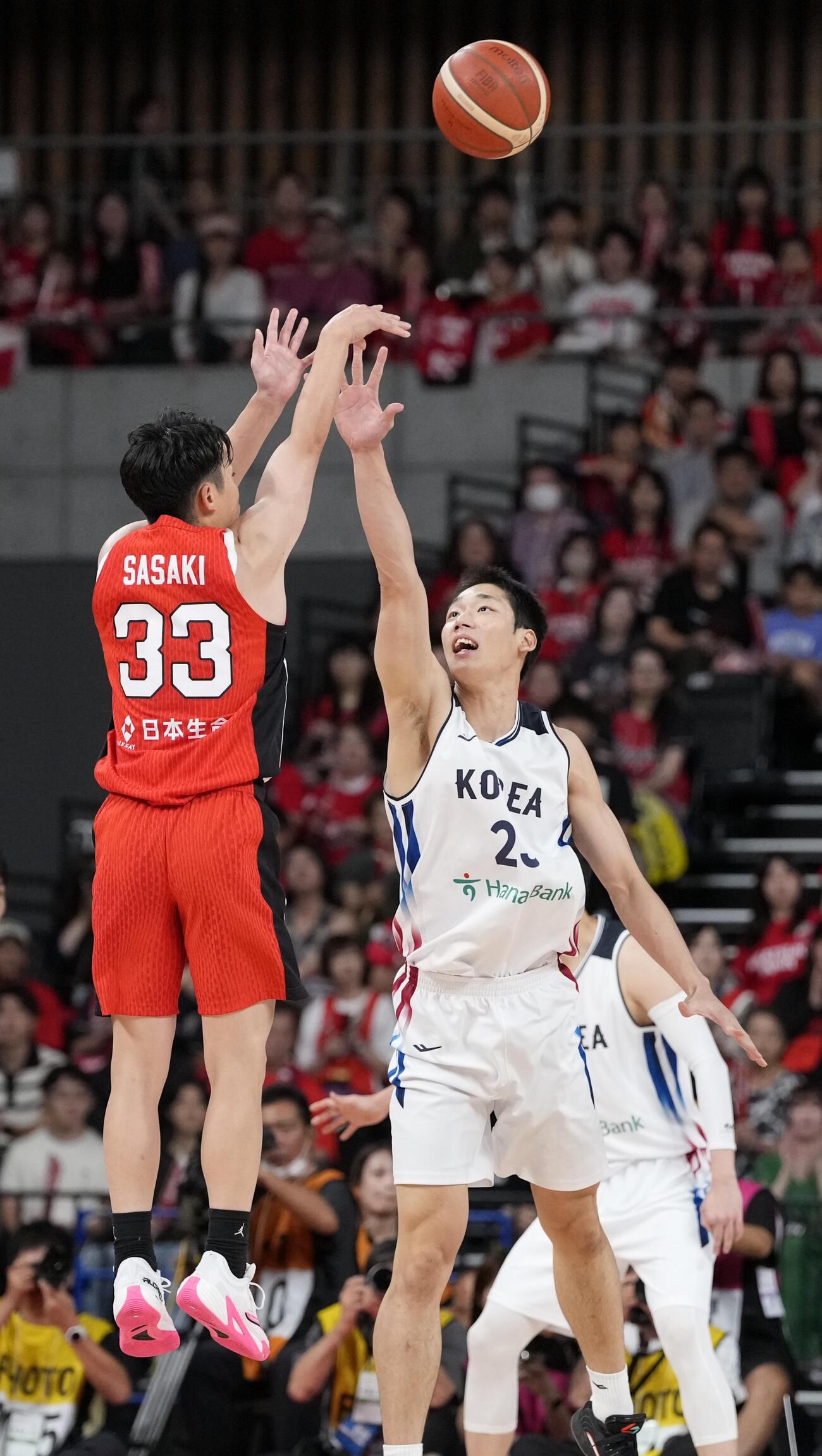 日本対韓国　3Q、スリーポイントシュートを決める佐々木隆成（撮影・小島史椰）