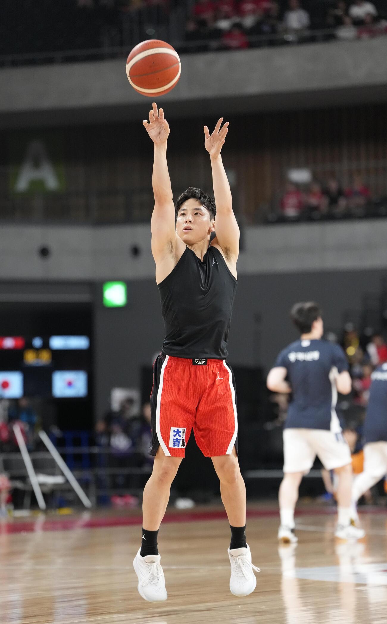 シューティングをする河村勇輝（撮影・小島史椰）