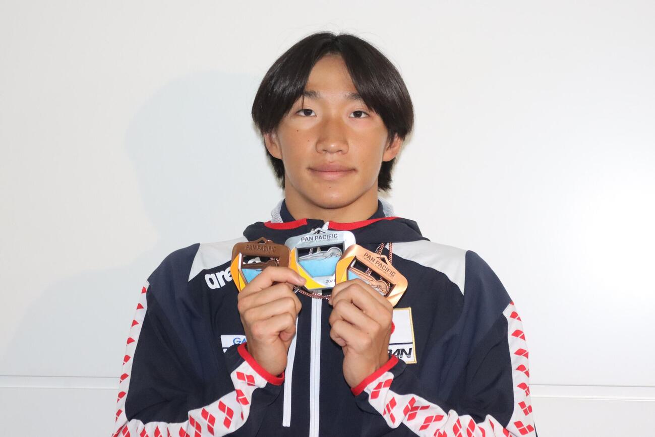競泳のパンパシフィック選手権で銀メダルと銅メダル2個を獲得して帰国した大橋信