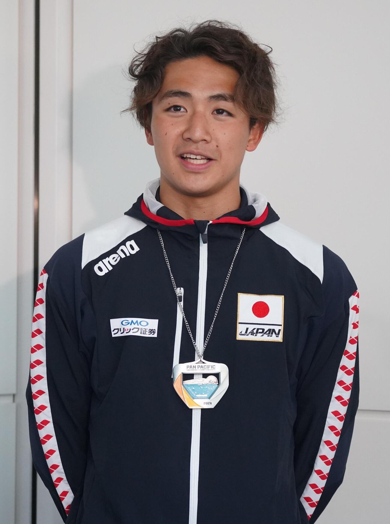 水泳のパンパシフィック選手権から帰国し取材に応じる今福和志（撮影・栗林真菜）