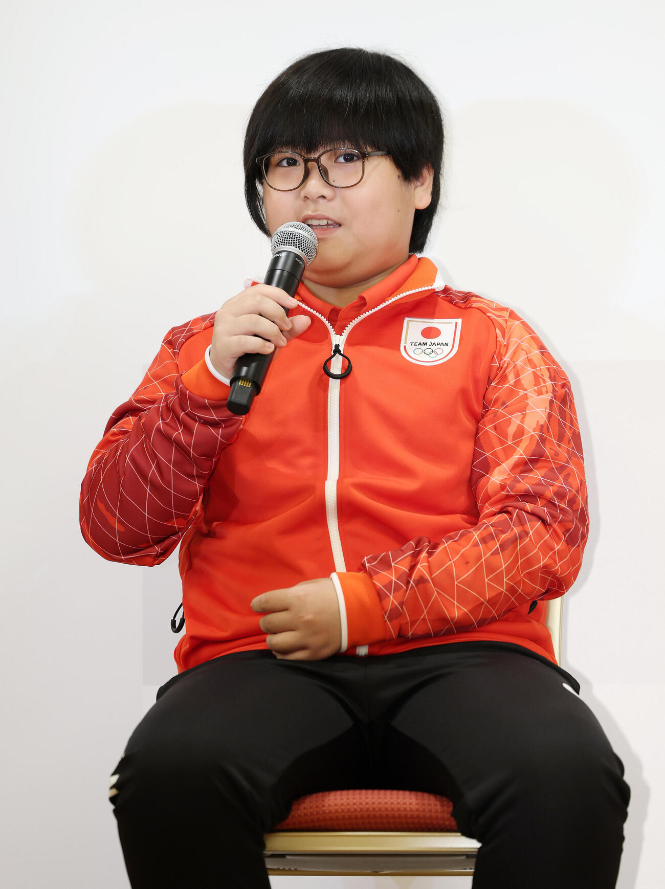 「アジア大会TEAM JAPAN MEDIA SUMMIT」で記者からの質問に答える栗原悠輝（撮影・宮地輝）