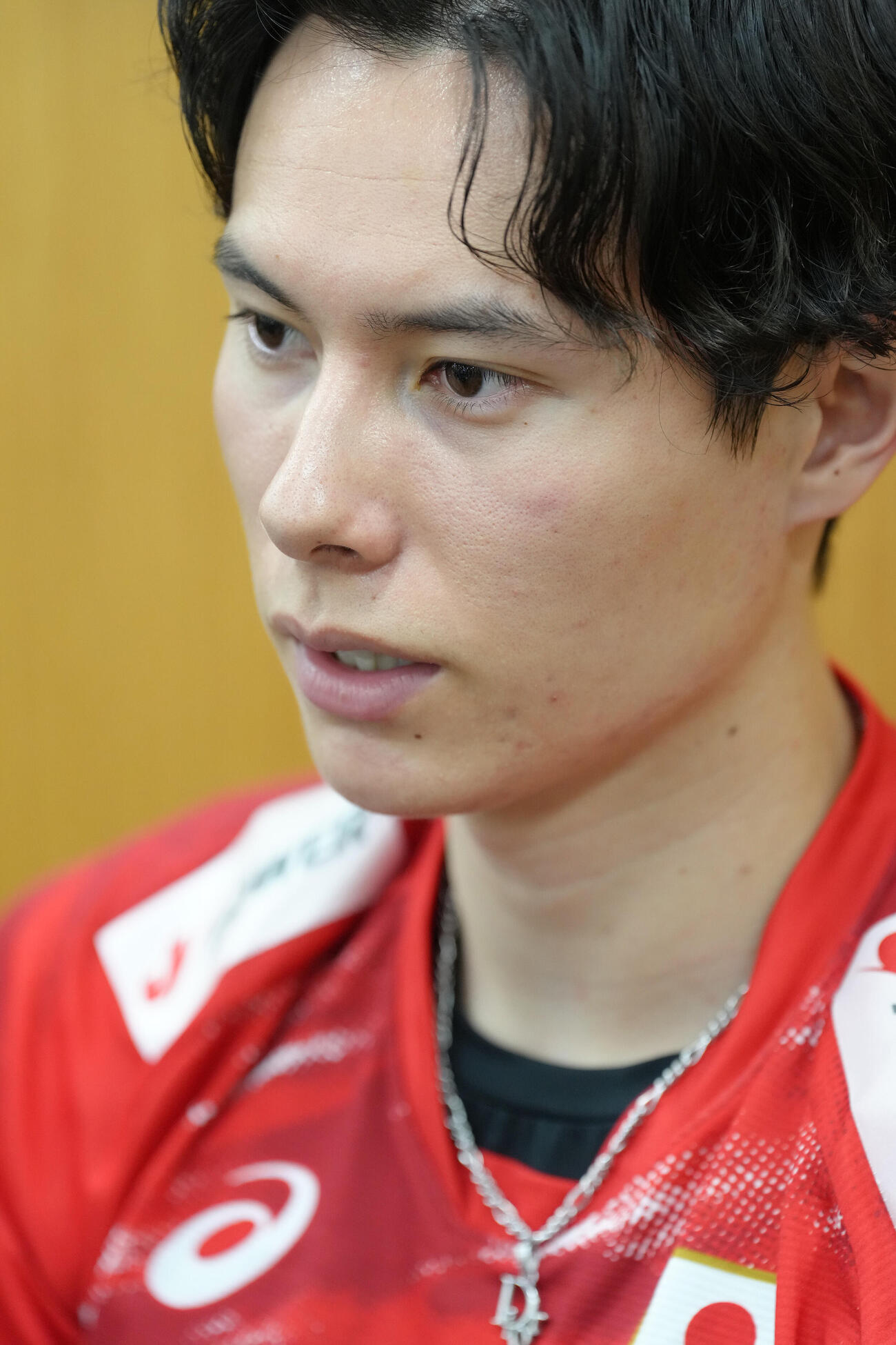 取材に応じるバレーボール男子日本代表高橋藍（撮影・足立雅史）